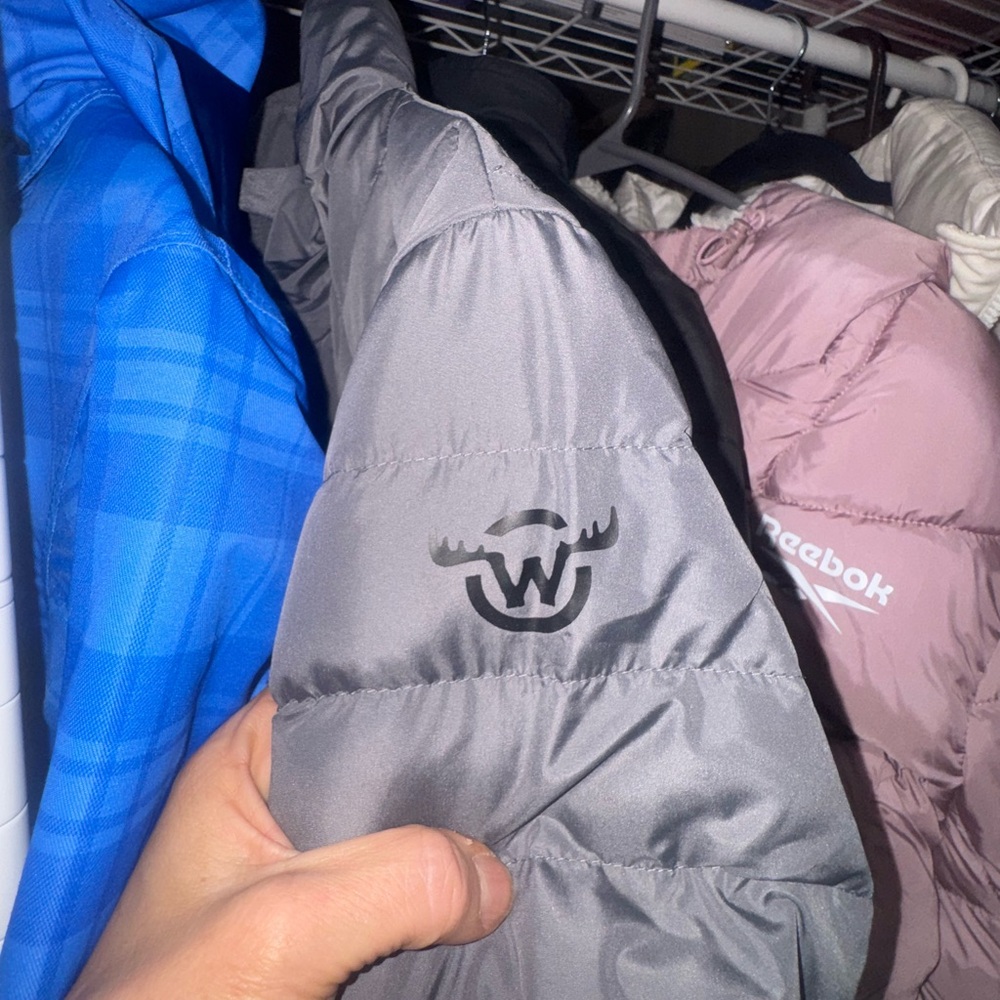 Moosejaw Men's Charcoal Puffer Jacket - Picture 4 of 4